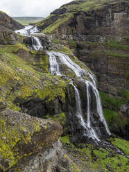 Blick auf den Fluss Botnsv und den Glymur-Wasserfall, mit 198 Metern der höchste Wasserfall Islands, Island, Polarregionen - RHPLF20920