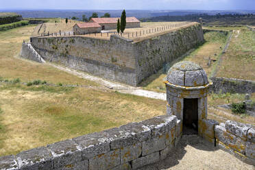Stadtmauer von Santa Barbara, Almeida, Historisches Dorf in der Serra da Estrela, Bezirk Castelo Branco, Beira, Portugal, Europa - RHPLF20922
