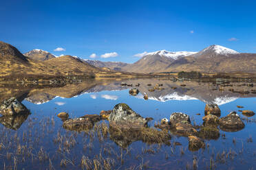 Lochan na h-Achlaise, The Black Mount, Lower Rannoch Moor, Argyll und Bute, Schottland, Vereinigtes Königreich, Europa - RHPLF20974