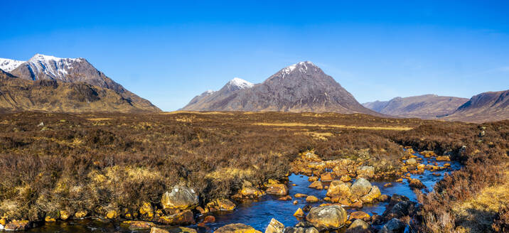 Buachaille Etive Mor, Fluss Etive, Rannoch Moor, Westliche Highlands, Schottland, Vereinigtes Königreich, Europa - RHPLF20975