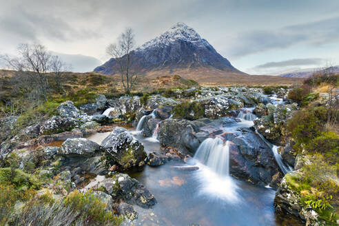 Buachaille Etive Mor, Fluss Coupall, Glen Etive, Westliche Highlands, Schottland, Vereinigtes Königreich, Europa - RHPLF20977