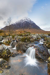 Buachaille Etive Mor, Fluss Coupall, Glen Etive, Westliche Highlands, Schottland, Vereinigtes Königreich, Europa - RHPLF20978