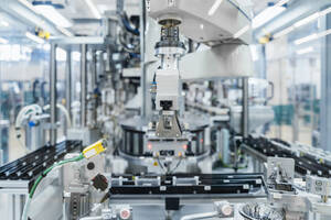 Robotermaschinen in der modernen Industrie - DIGF16984