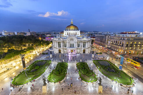 Mexico, Mexico City, Facade of Palacio de Bellas Artes at dusk - FPF00247