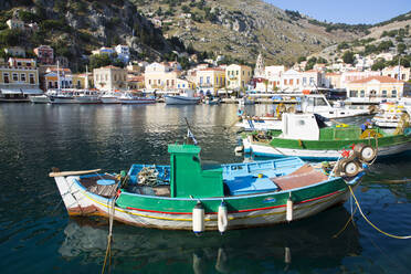 Fischerboot, Hafen von Gialos, Insel Symi (Simi), Inselgruppe Dodekanes, Griechische Inseln, Griechenland, Europa - RHPLF21119