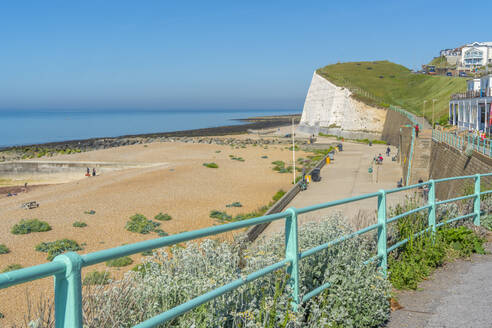 Blick auf Saltdean Cliffs vom Saltdean Beach, Saltdean, Brighton, Sussex, England, Vereinigtes Königreich, Europa - RHPLF21131