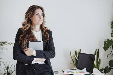 Working woman holding tablet PC at office - EBBF05033