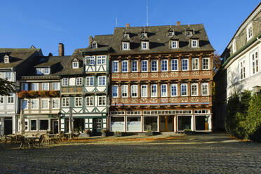 Deutschland, Niedersachsen, Goslar, Fachwerk-Stadthäuser am Schuhhof - WIF04469