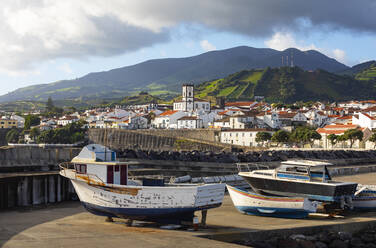 Portugal, Azoren, Vila Franca do Campo, Boote im Hafen der Stadt am Südrand der Insel Sao Miguel - WWF05884