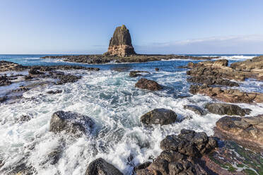 Australia, Victoria, Cape Schanck, Rocky coastline with Pulpit Rock in background - FOF12333