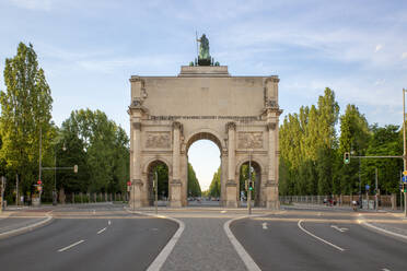 Germany, Bavaria, Munich, Street in front of Siegestor gate - MAMF02001