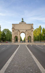 Germany, Bavaria, Munich, Street in front of Siegestor gate - MAMF02002