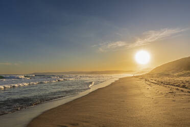 Fairhaven Beach bei stimmungsvollem Sonnenuntergang - FOF12400