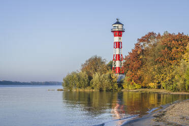 Germany, Hamburg, Wittenbergen Lighthouse standing on bank of Elbe in autumn - KEBF02101