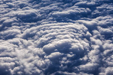 Dicke Wolken von oben gesehen - NDF01366