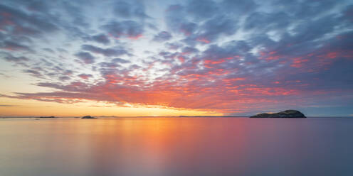 UK, Scotland, North Berwick, Long exposure of Firth of Forth at moody sunset - SMAF02059