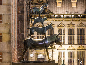 Germany, Bremen, Town Musicians of Bremen sculpture at night - WDF06726