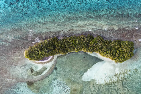 Wüsteninsel inmitten des Meeres im Lhaviyani-Atoll, Malediven - AMF09358