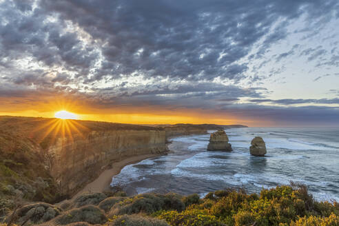 Australia, Victoria, View of Twelve Apostles and Gibson Steps in Port Campbell National Park at sunrise - FOF12539