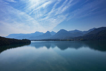 Austria, Salzburg, View of Lake Wolfgang and surrounding mountains - WWF05994