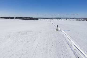 Drohnenansicht einer schneebedeckten Landschaft - ASCF01612