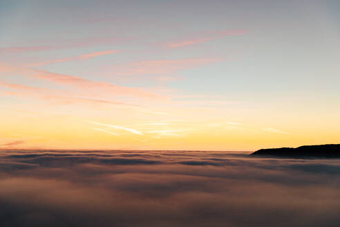 Blick auf eine Wolkenlandschaft bei Sonnenuntergang - ACPF01427