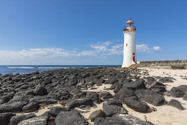 Australia, Victoria, Port Fairy, Rocky beach and Port Fairy Lighthouse in summer - FOF12563