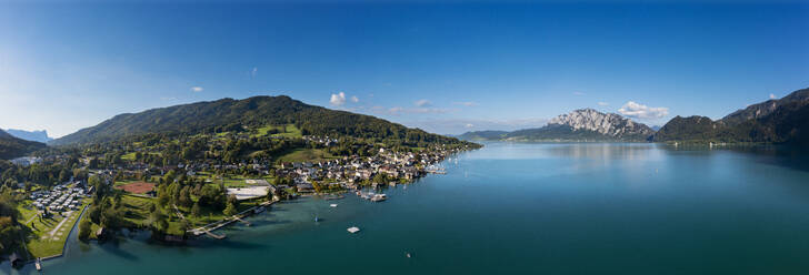 Austria, Upper Austria, Unterach am Attersee, Drone panorama of Lake Atter and lakeshore village - WWF05995