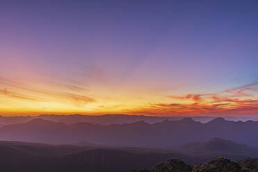 Australia, Victoria, Silhouettes of mountains seen from Mount William at moody sunset - FOF12635