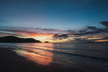 Sternenhimmel über dem Strand Del Coco bei Sonnenuntergang, Provinz Guanacaste, Costa Rica - RSGF00831