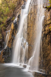 Australien, Victoria, Halls Gap, Langzeitbelichtung der MacKenzie Falls im Grampians National Park - FOF12644