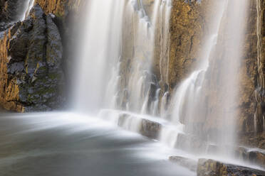 Australien, Victoria, Halls Gap, Langzeitbelichtung der MacKenzie Falls im Grampians National Park - FOF12645