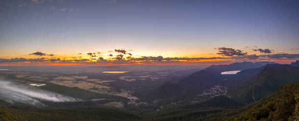 Australia, Victoria, Halls Gap, Panorama of Grampians National Park at dawn with Lake Lonsdale, Fyans and Bellfield in background - FOF12674