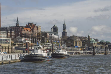 Germany, Hamburg, Tugboats moored along Saint Pauli Piers - KEBF02115