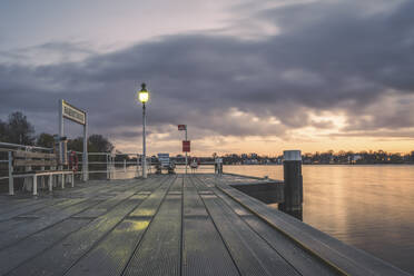 Germany, Hamburg, Rabenstrasse pier at cloudy dawn - KEBF02130