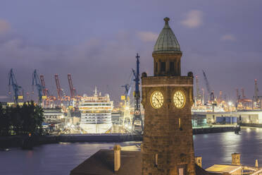 Germany, Hamburg, Saint Pauli Piers clock tower with docked cruise ship in background - KEBF02176