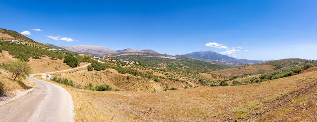 Leere Straße in Richtung der Stadt Los Marines in Andalusien, Spanien, Europa - SMAF02086