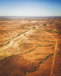 Luftaufnahme der Outback-Wüste im Northern Territory, Australien. - AAEF13723