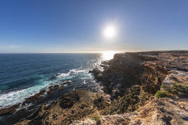 Australien, Victoria, Die Sonne scheint über die Klippen des Cape Nelson State Park - FOF12681