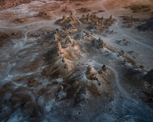 Luftaufnahme der Trona Pinnacles in Kalifornien, Vereinigte Staaten. - AAEF13903