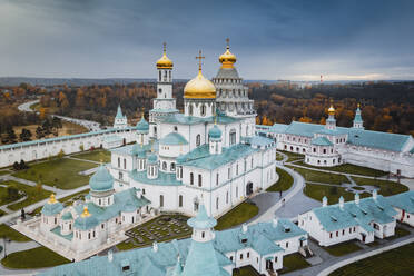 Luftaufnahme des Klosters New Jerusalem in Istra City, Russland. - AAEF13929