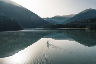 Woman paddleboarding on Sylvenstein lake, Bad Tolz, Bavaria, Germany - WFF00600