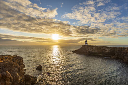 Australien, Südaustralien, Robe, Cape Dombey Obelisk bei Sonnenuntergang - FOF12715