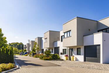 Germany, Bavaria, Neu-Ulm, Suburban houses in new development area - WDF06737
