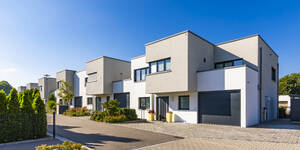 Germany, Bavaria, Neu-Ulm, Suburban houses in new development area - WDF06738