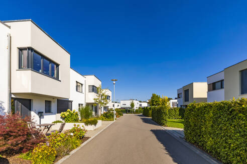 Germany, Bavaria, Neu-Ulm, Suburban houses in new development area - WDF06739