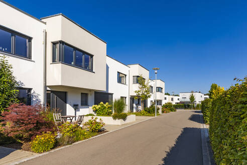 Germany, Bavaria, Neu-Ulm, Suburban houses in new development area - WDF06740