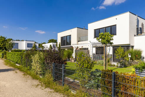 Germany, Bavaria, Neu-Ulm, Suburban houses in new development area - WDF06741