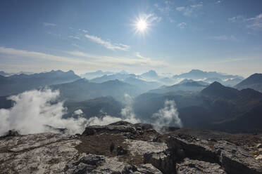 Aussicht auf die Dolomiten vom Piz Boe an einem sonnigen Tag, Trentino-alto Adige, Italien - LOMF01316