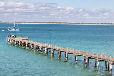 Australien, Südaustralien, Robe, Robe Jetty im Sommer - FOF12727